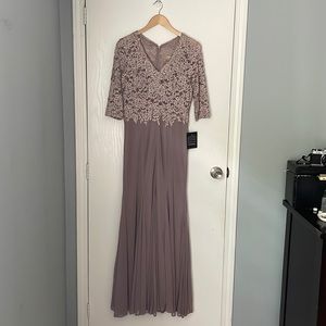 NWT DECODE 1.8 Evening/Wedding dress, Size 8, Mauve/ Dusty Pink Color